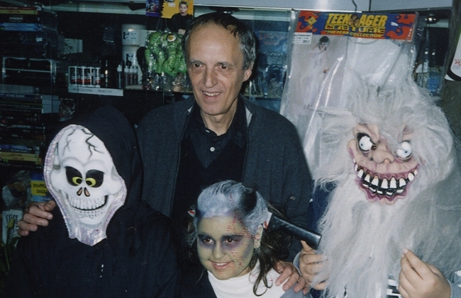 Dario Argento con tre fans